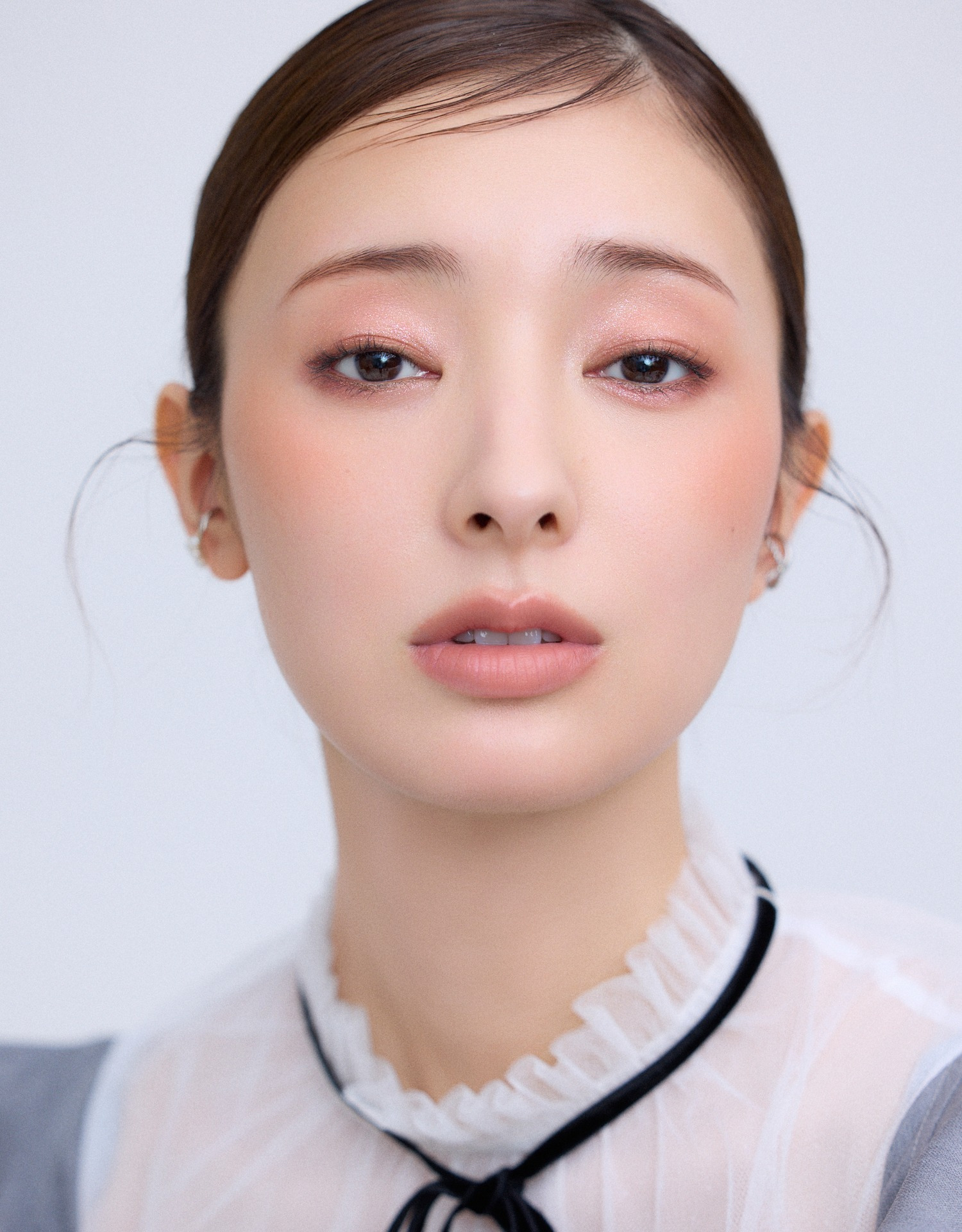 LOOK3 シースルーな甘い色で愛らしく、さりげなく